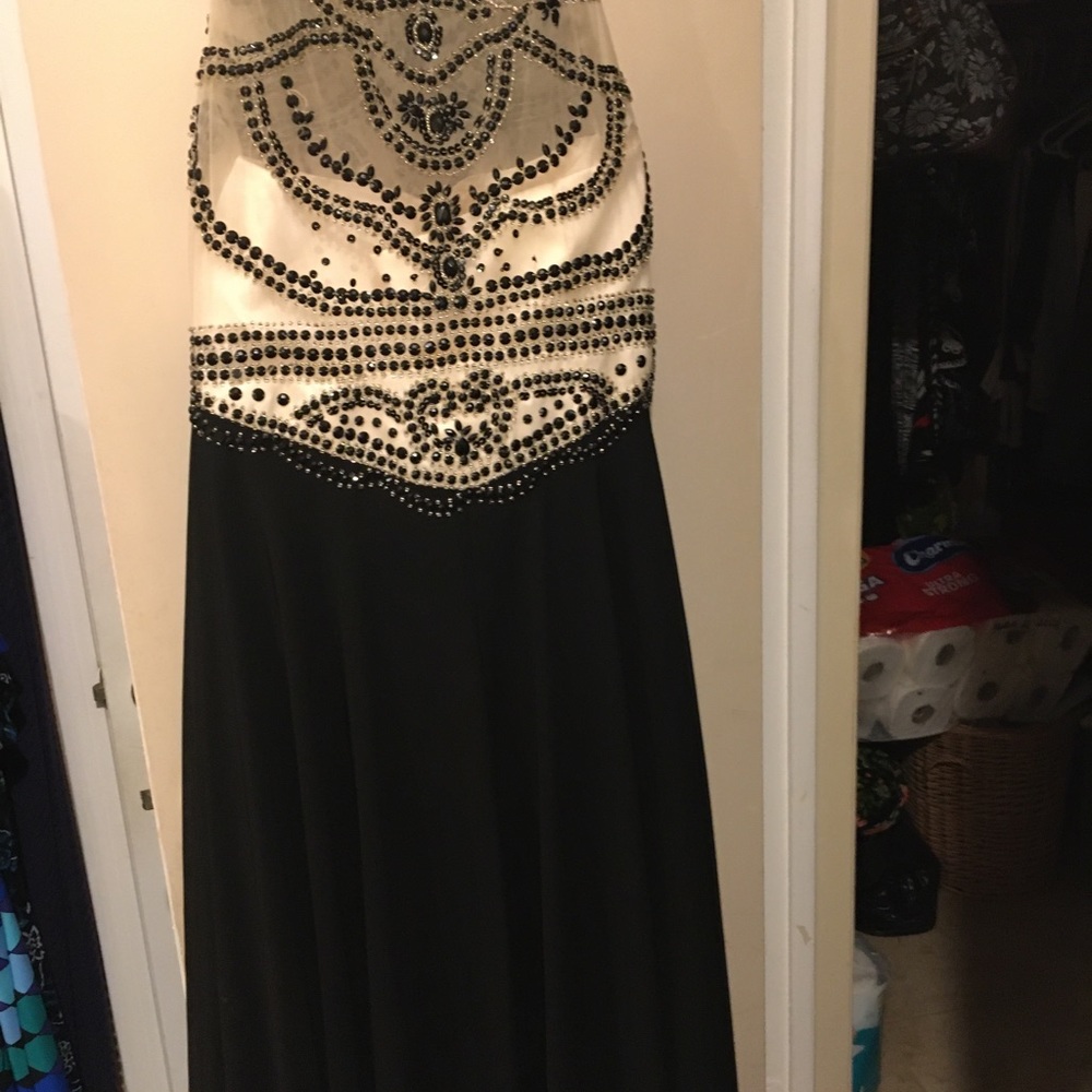 Dress - Picture 3 of 3